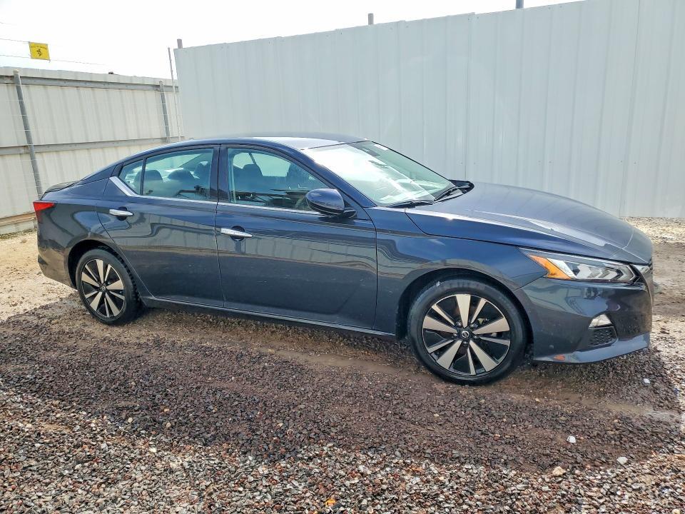 2021 Nissan Altima sv