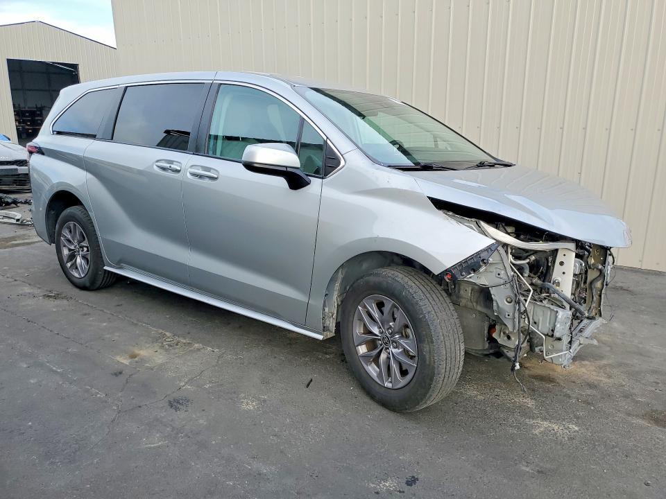 2023 Toyota Sienna le