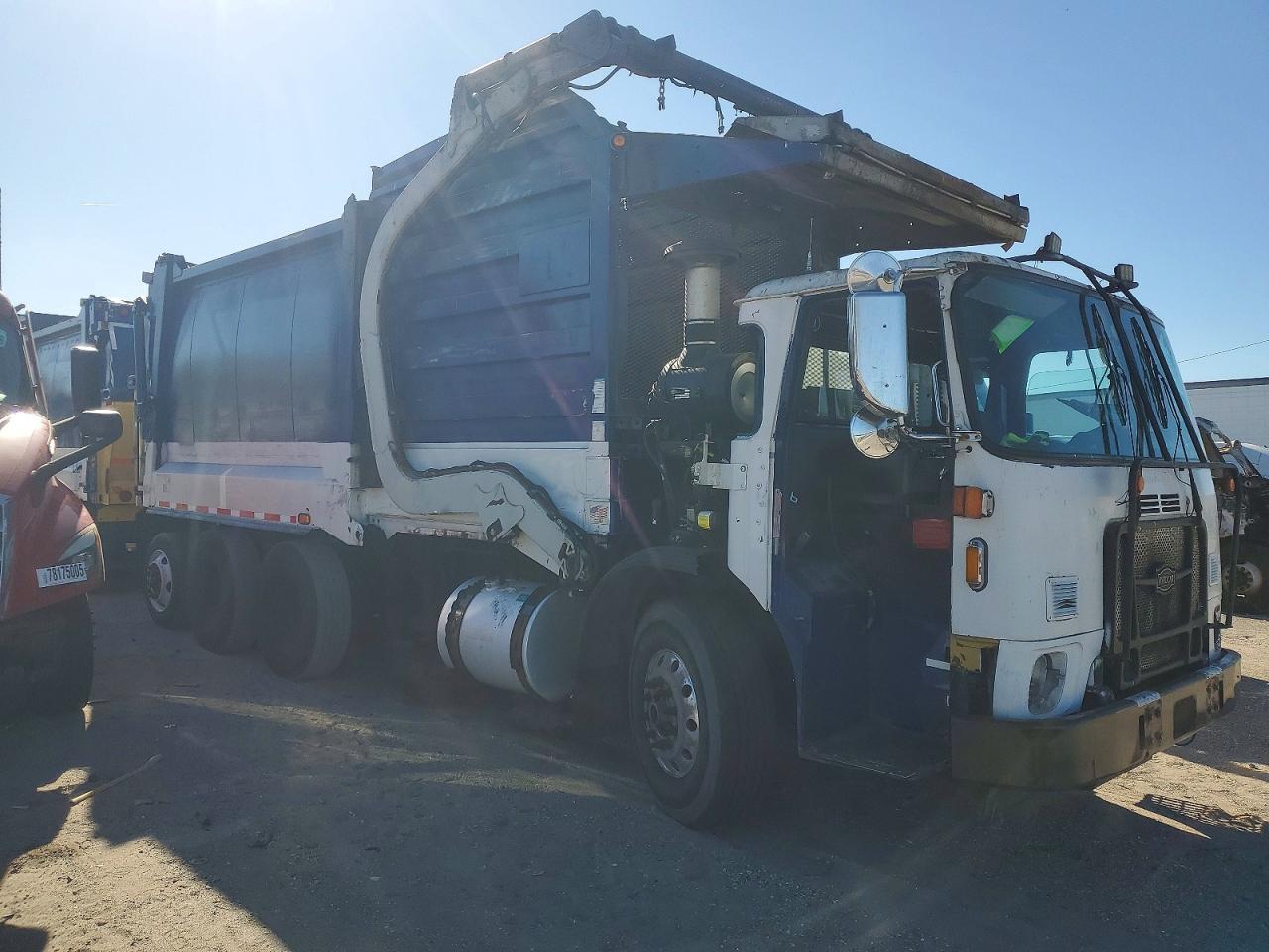 2016 Autocar Llc 2016 Autocar Xpeditor Refuse Truck