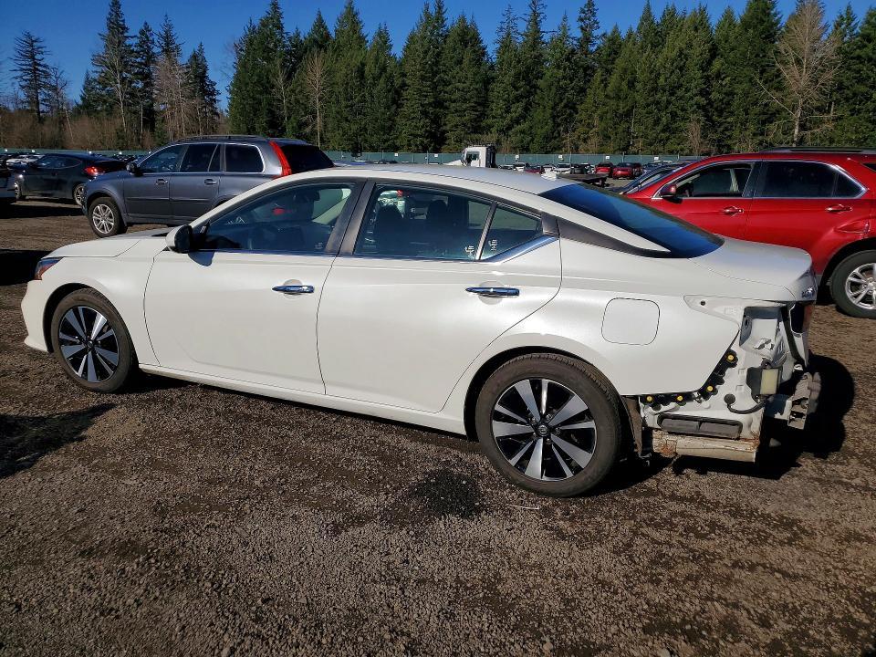 2022 Niss Altima 2.5 sv