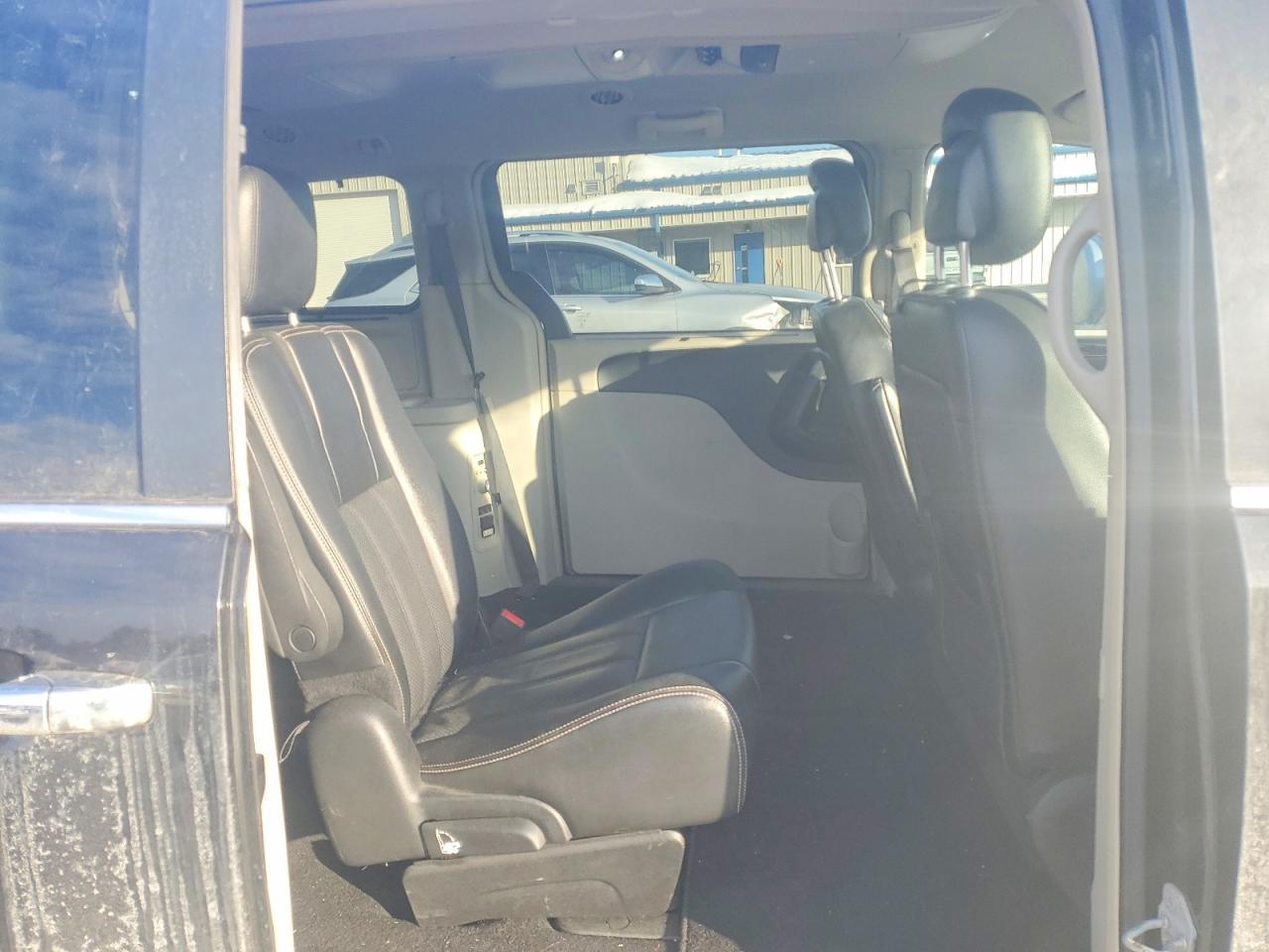 2015 Chrysler Town & Country Touring l