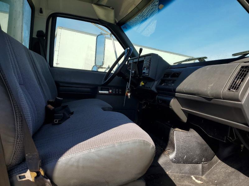2001 Chevrolet C6 BOX Truck