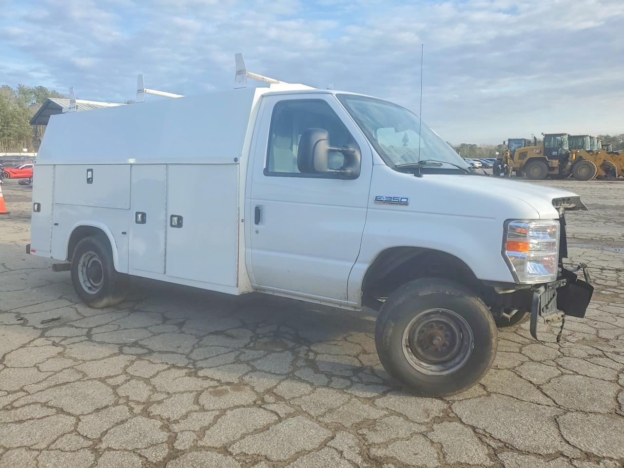 2022 Ford Econoline E350 Super Duty Cutaway Van