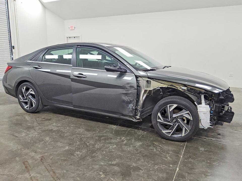 2025 Hyundai Elantra Limited