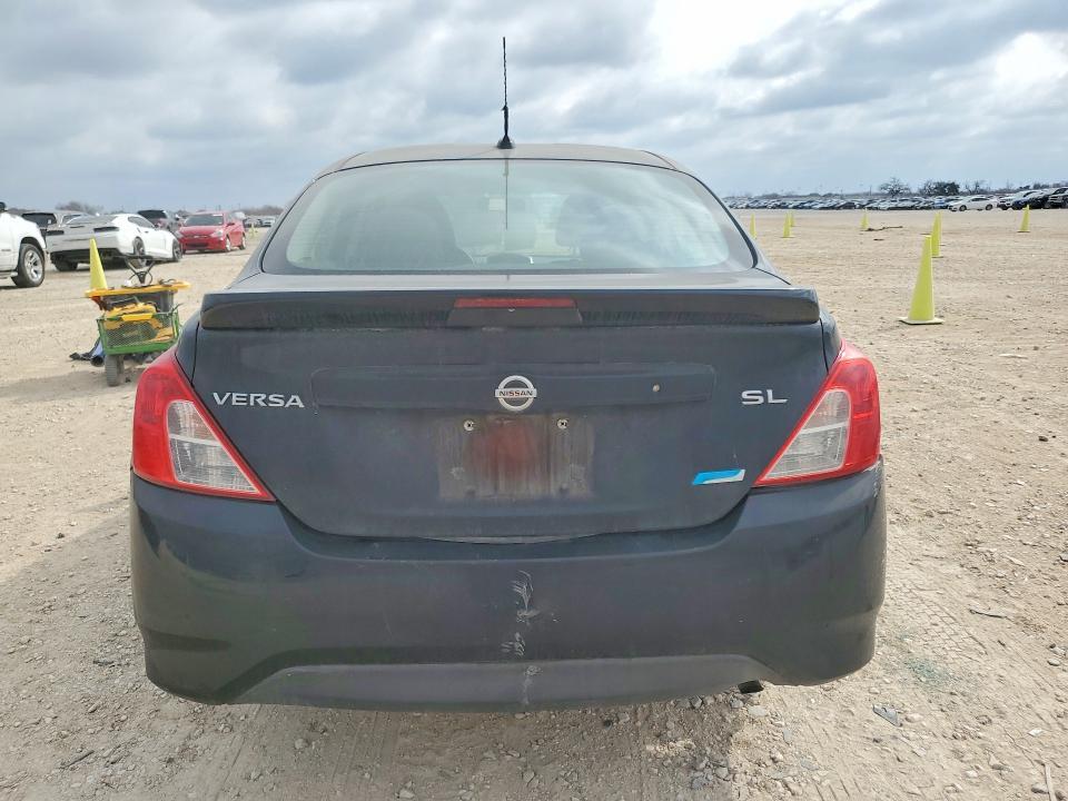 2015 Niss Versa s