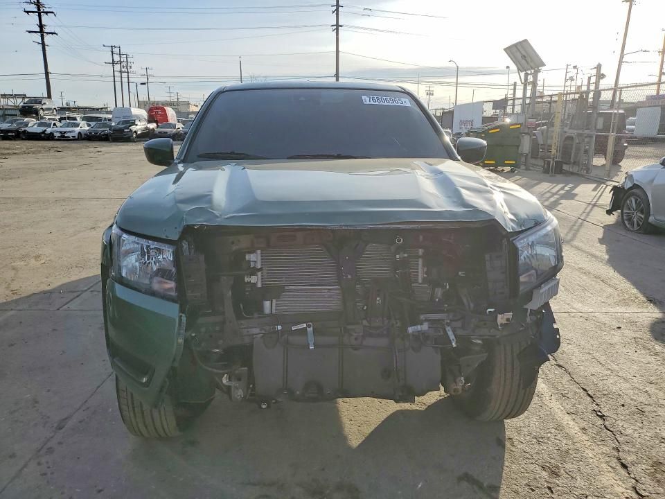 2025 Nissan Frontier s