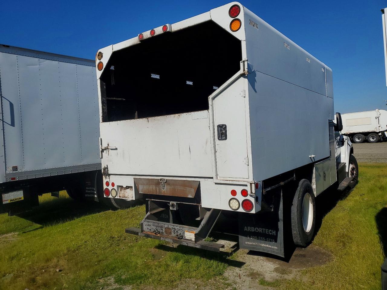2016 Ford F750 Super Duty Chipper Truck