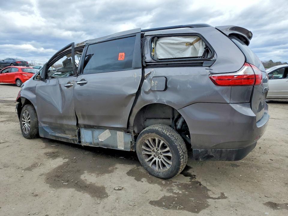 2018 Toyota Sienna xle