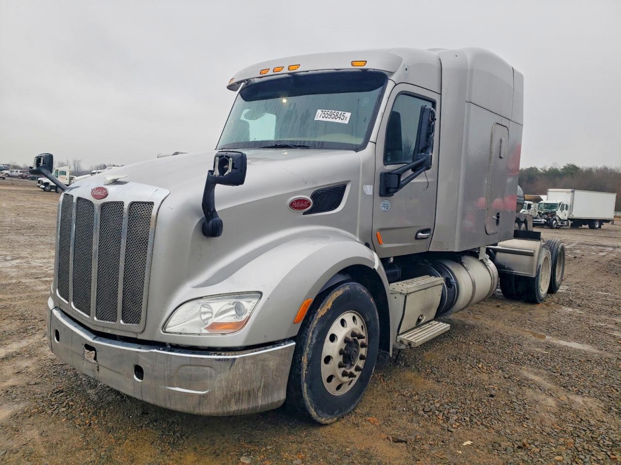 2015 Ptrb 2015 Peterbilt 579 Semi Truck