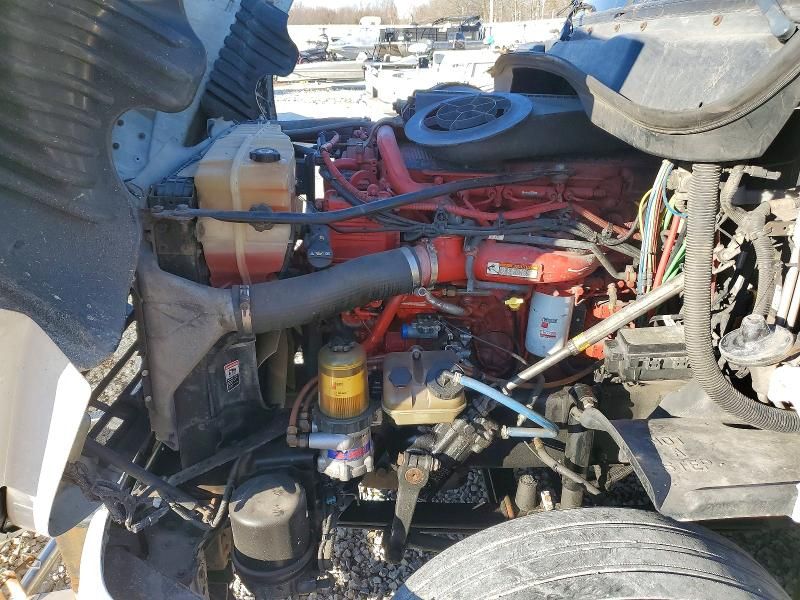 2013 Freightliner Cascadia Semi Truck