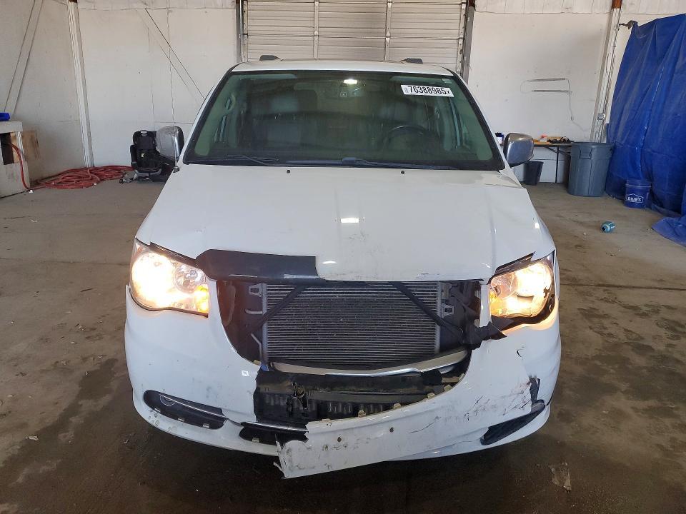 2016 Chrysler Town & Country Touring l