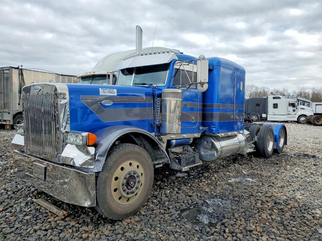 2001 Peterbilt Tractor 2001 Peterbilt 379 Semi Truck