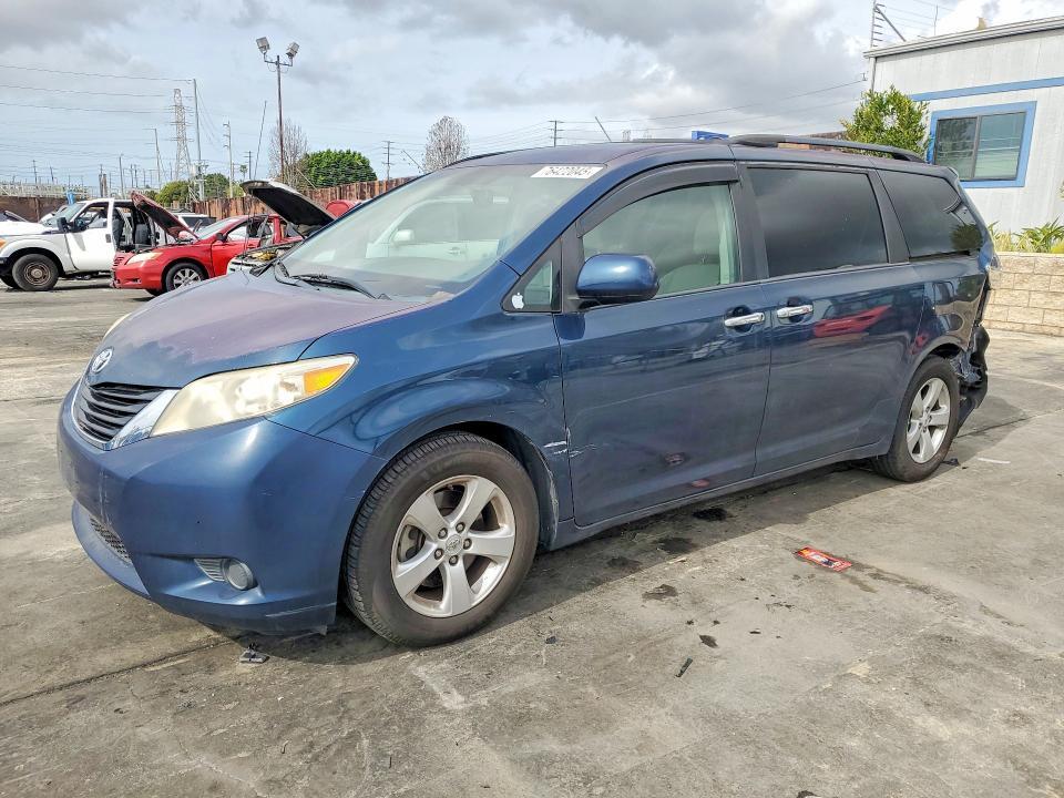 2012 Toyota Sienna le