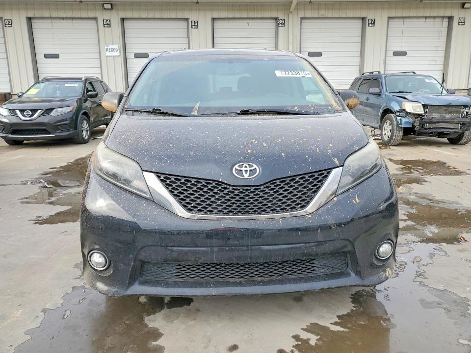 2015 Toyota Sienna Sport
