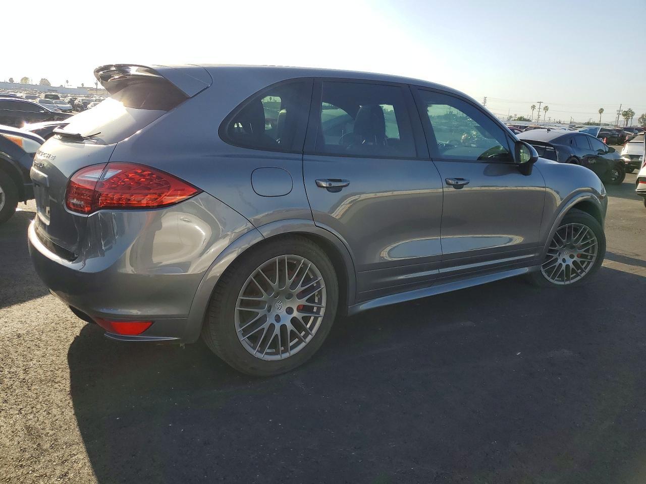 2014 Porsche Cayenne gts