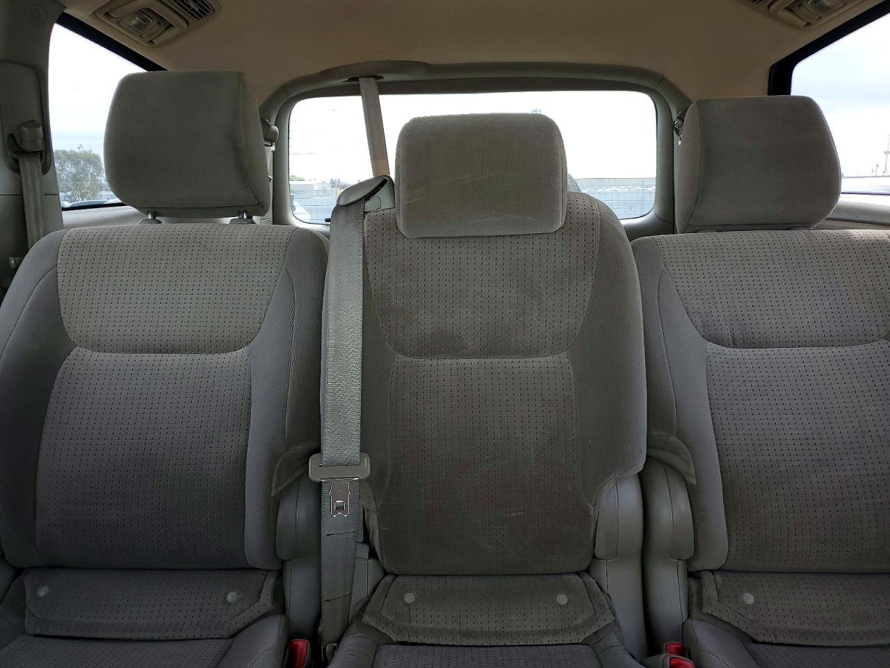 2010 Toyota Sienna le 8-passenger