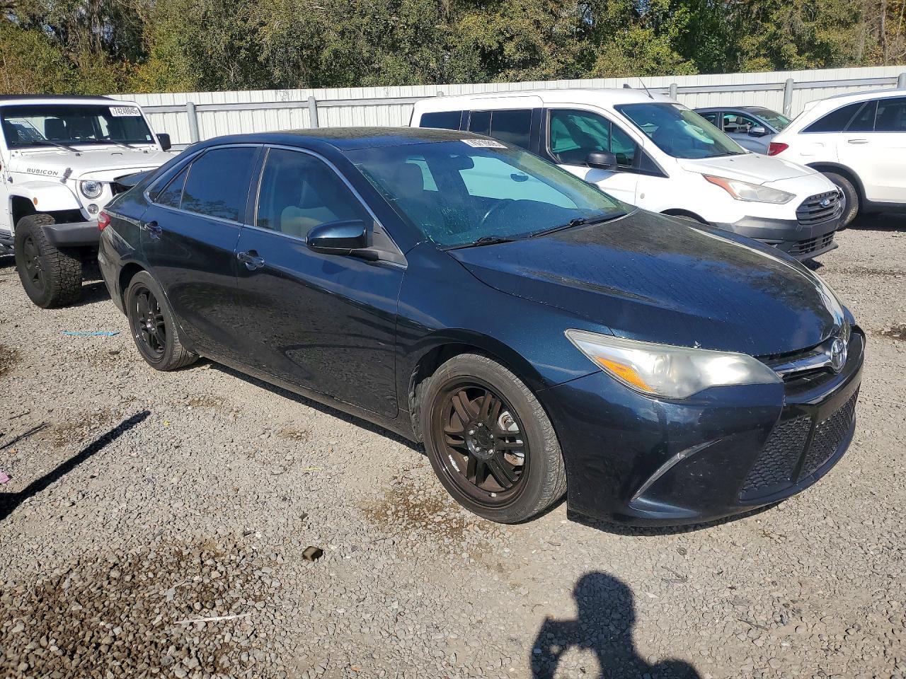 2016 Toyota Camry le