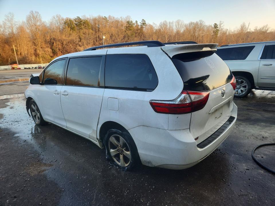 2016 Toyota Sienna le 8-passenger