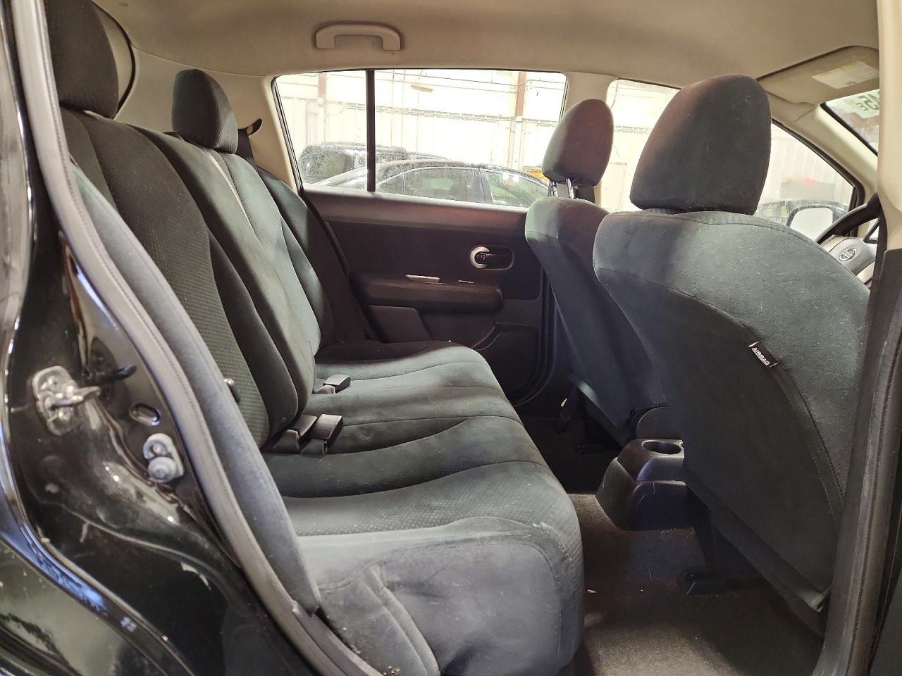 2011 Nissan Versa s