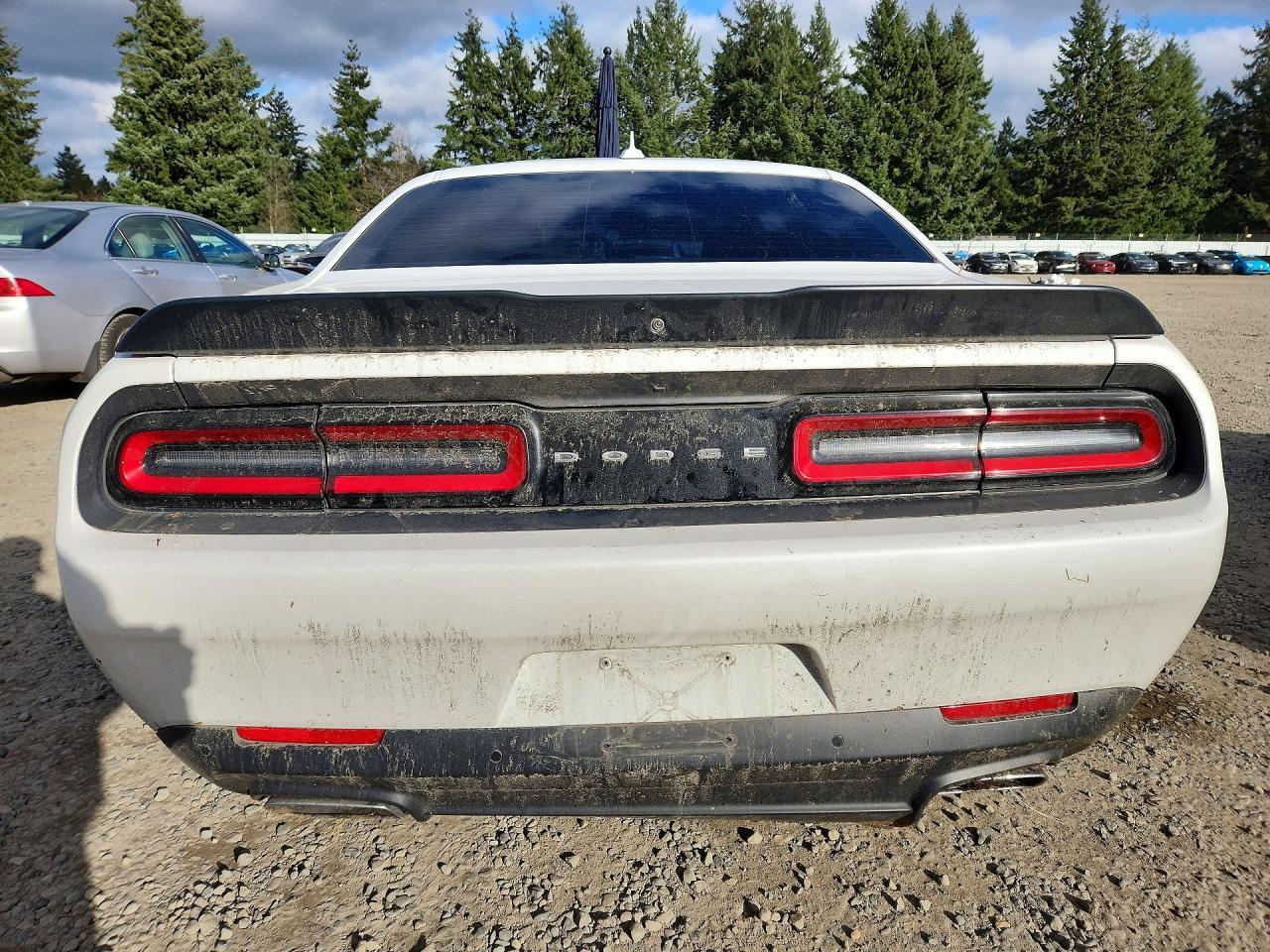 2016 Dodge Challenger r