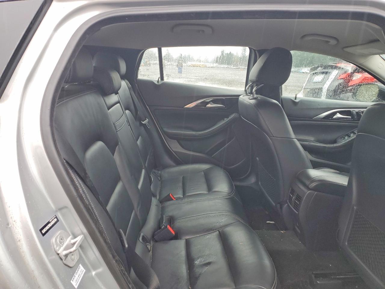 2018 Infinity Qx30