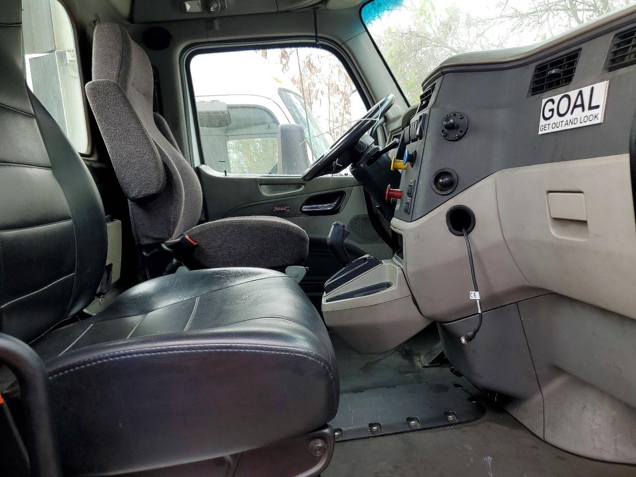 2018 Peterbilt 579 Semi Truck