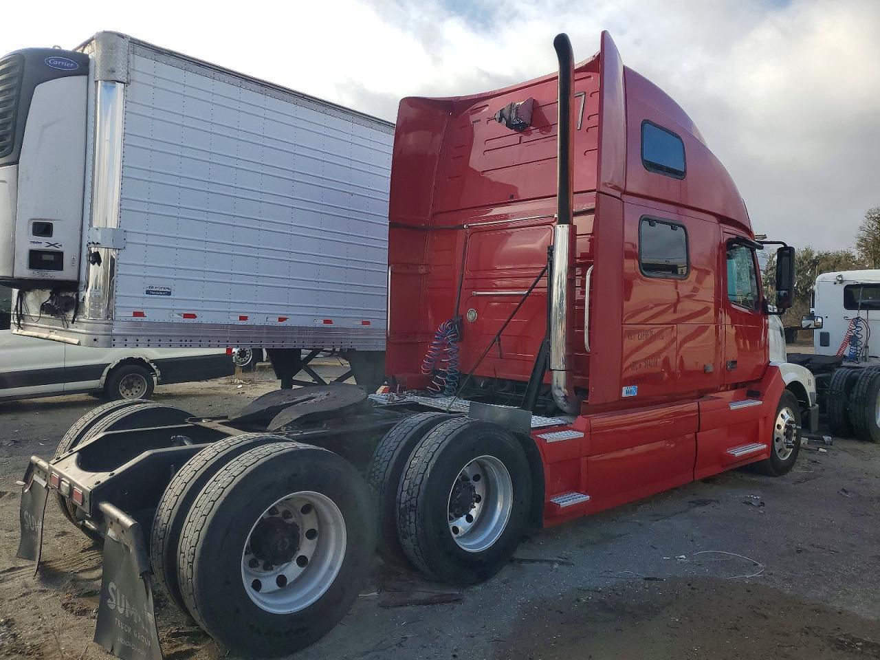 2011 Volvo VNL Semi Truck