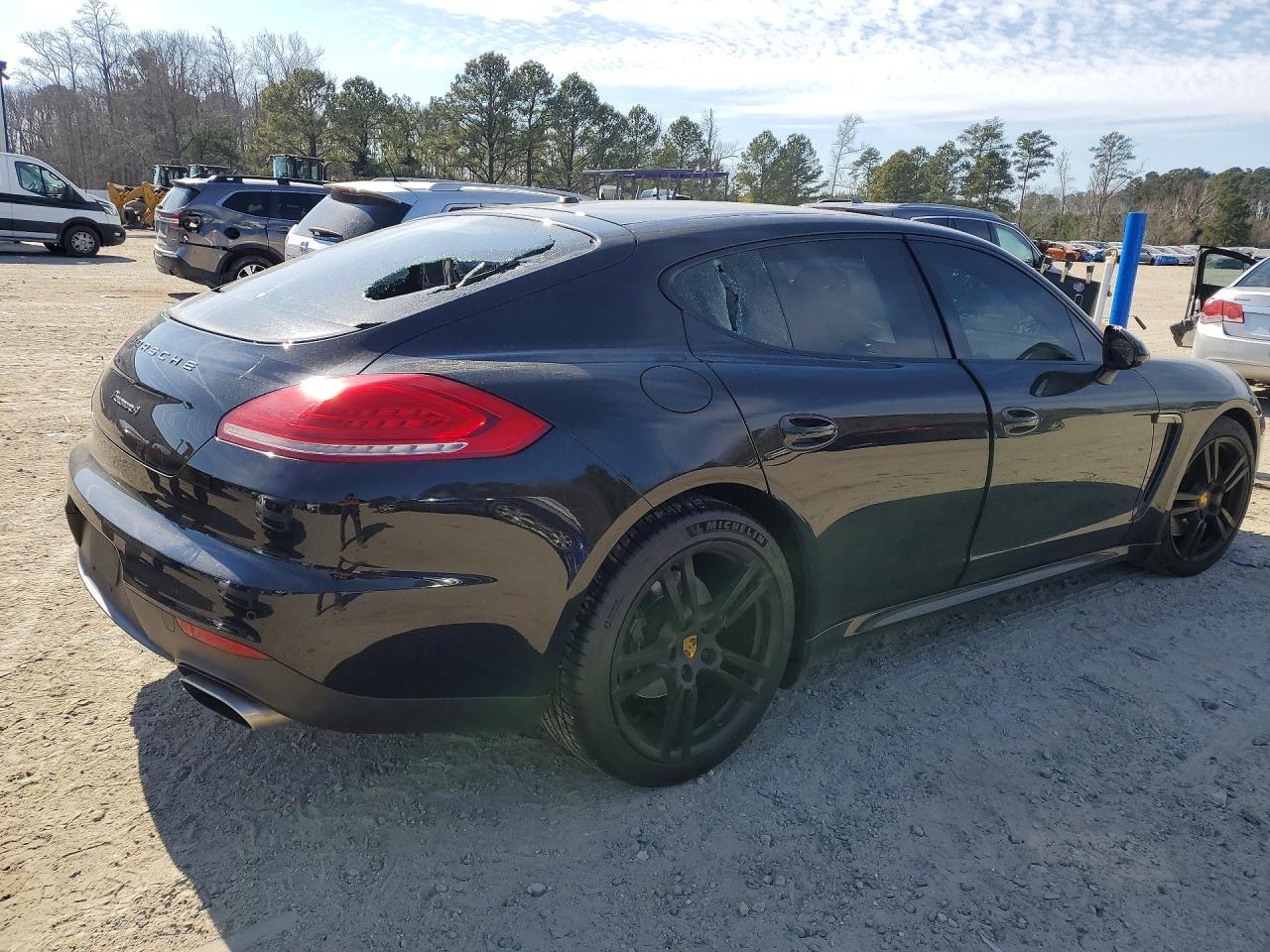 2016 Porsche Panamera 2