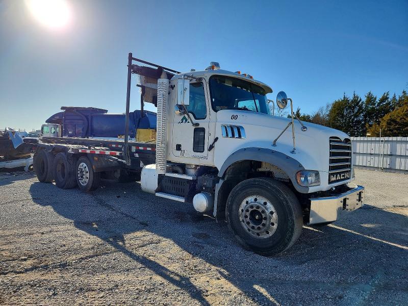 2015 Mack 700 Gu700