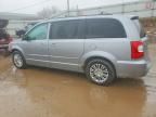 2013 Chrysler Town & Country Touring l