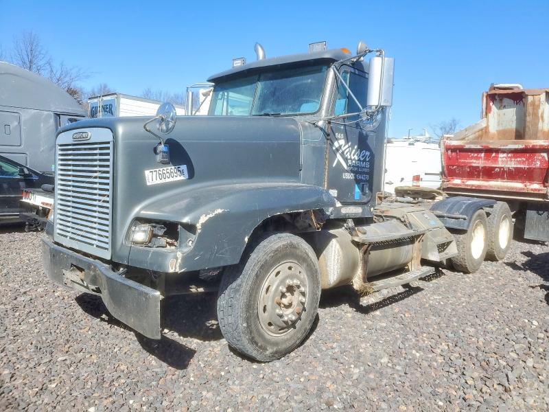 1996 Freigliner 1996 Freightliner Convention Semi Truck