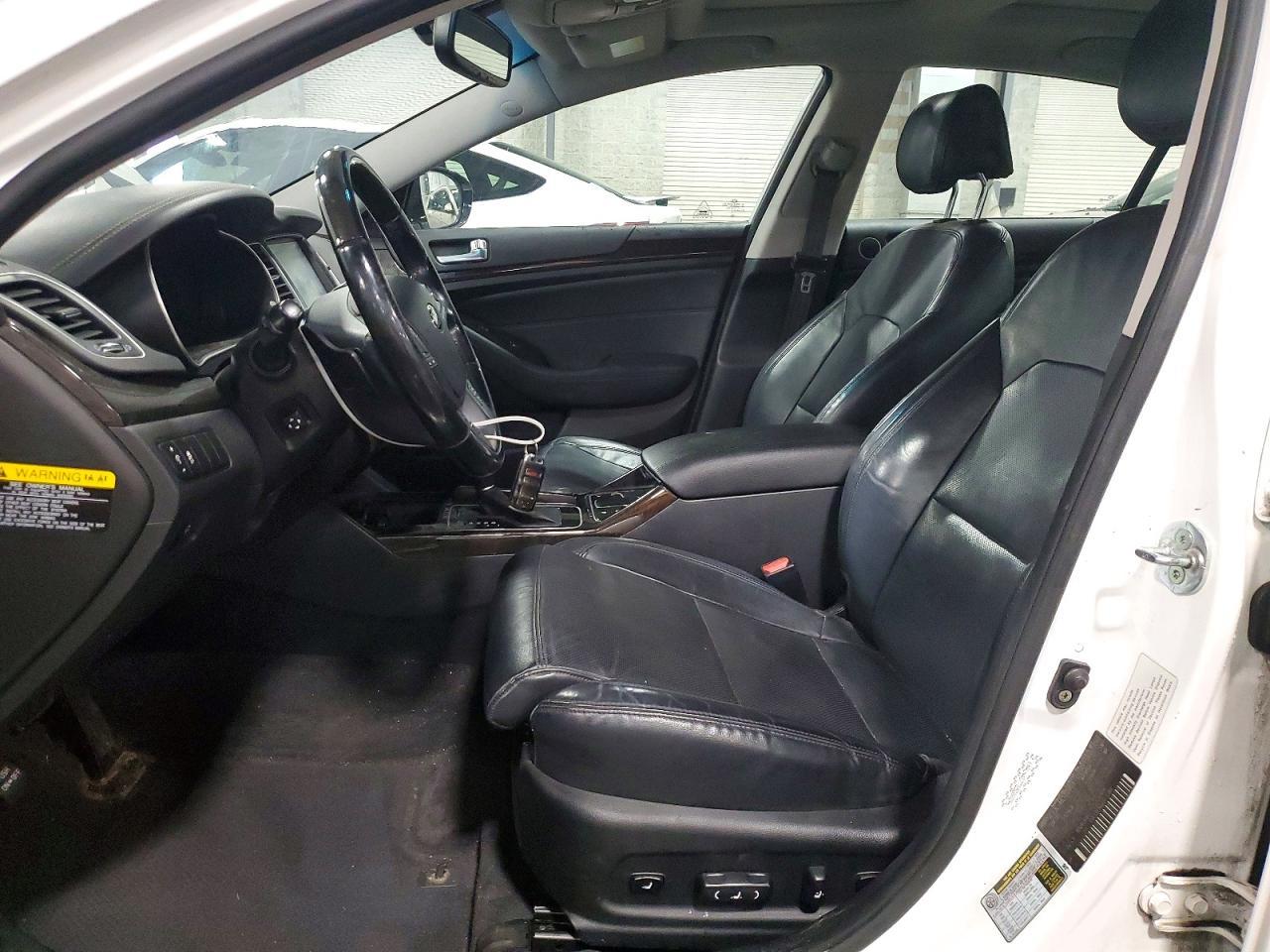 2016 KIA Cadenza Premium