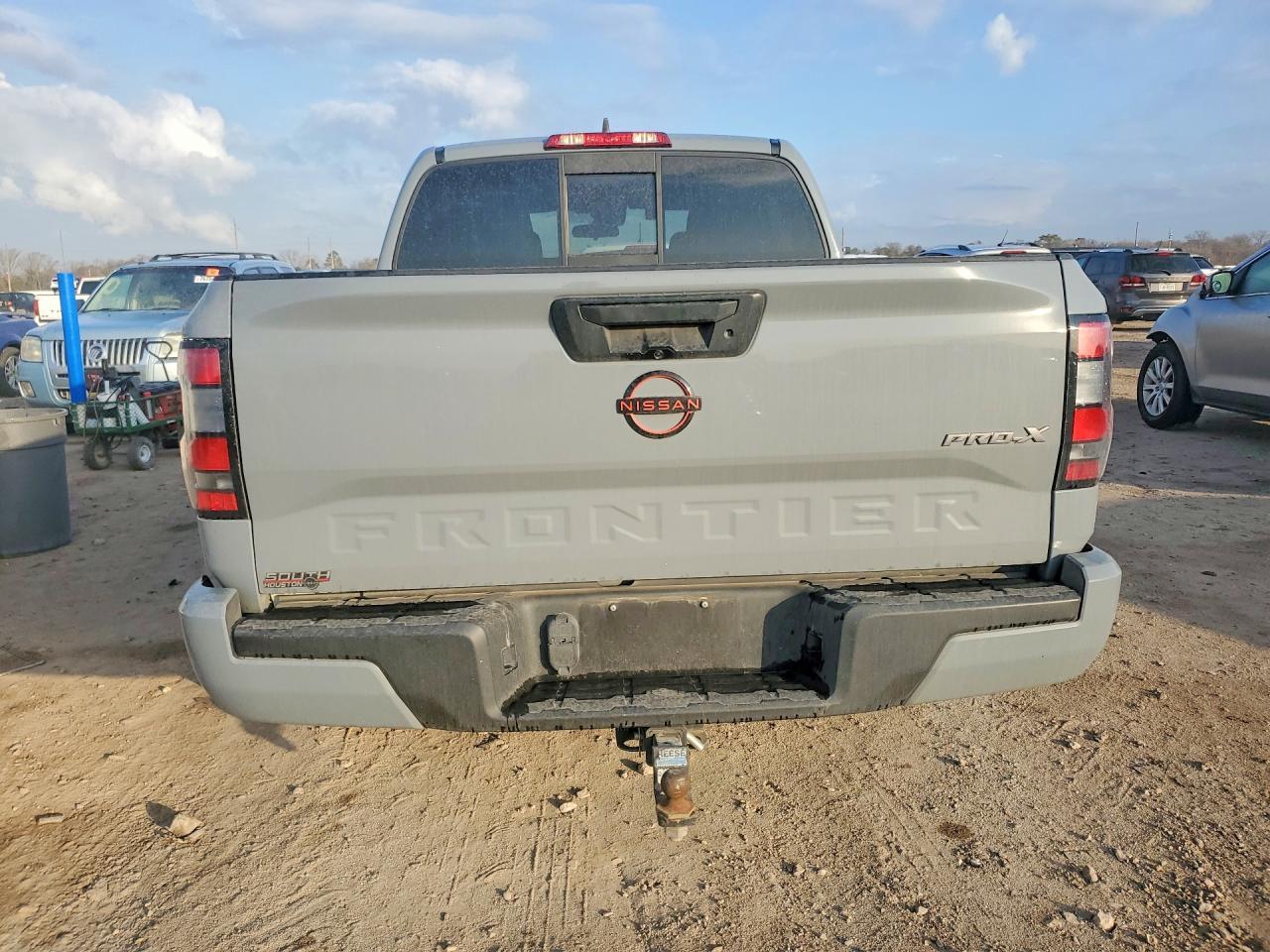 2022 Nissan Frontier s