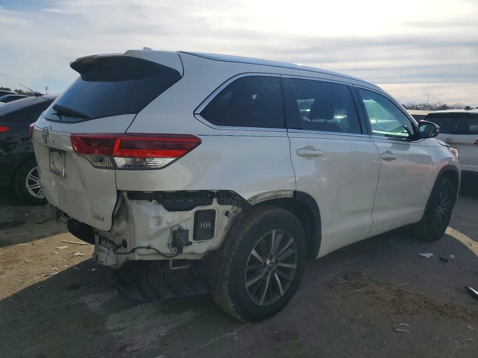 2018 Toyota Highlander se