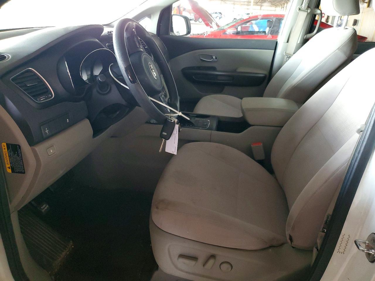 2017 KIA Sedona lx