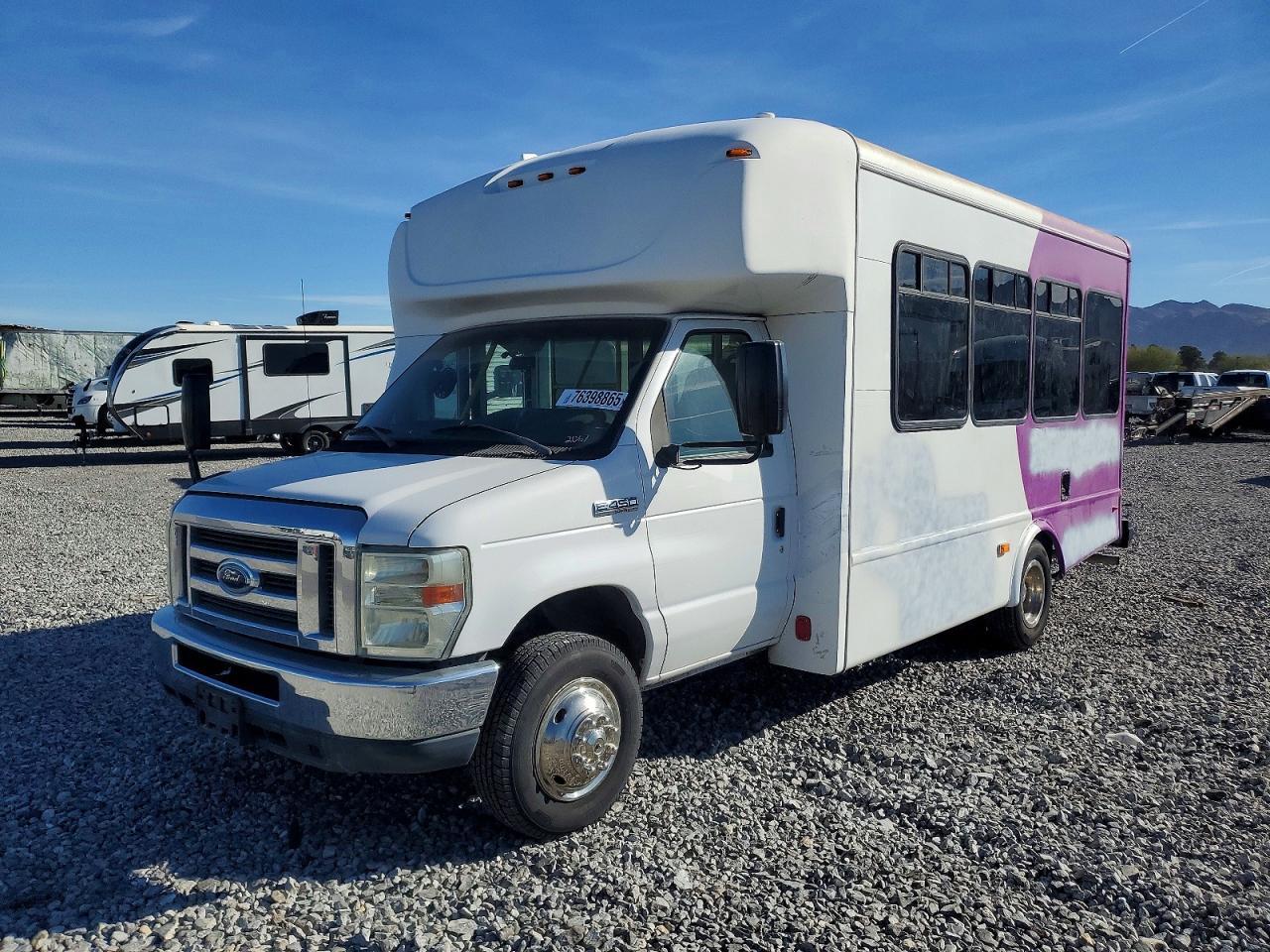 2012 Ford Econoline E450 Super Duty Cutaway Van