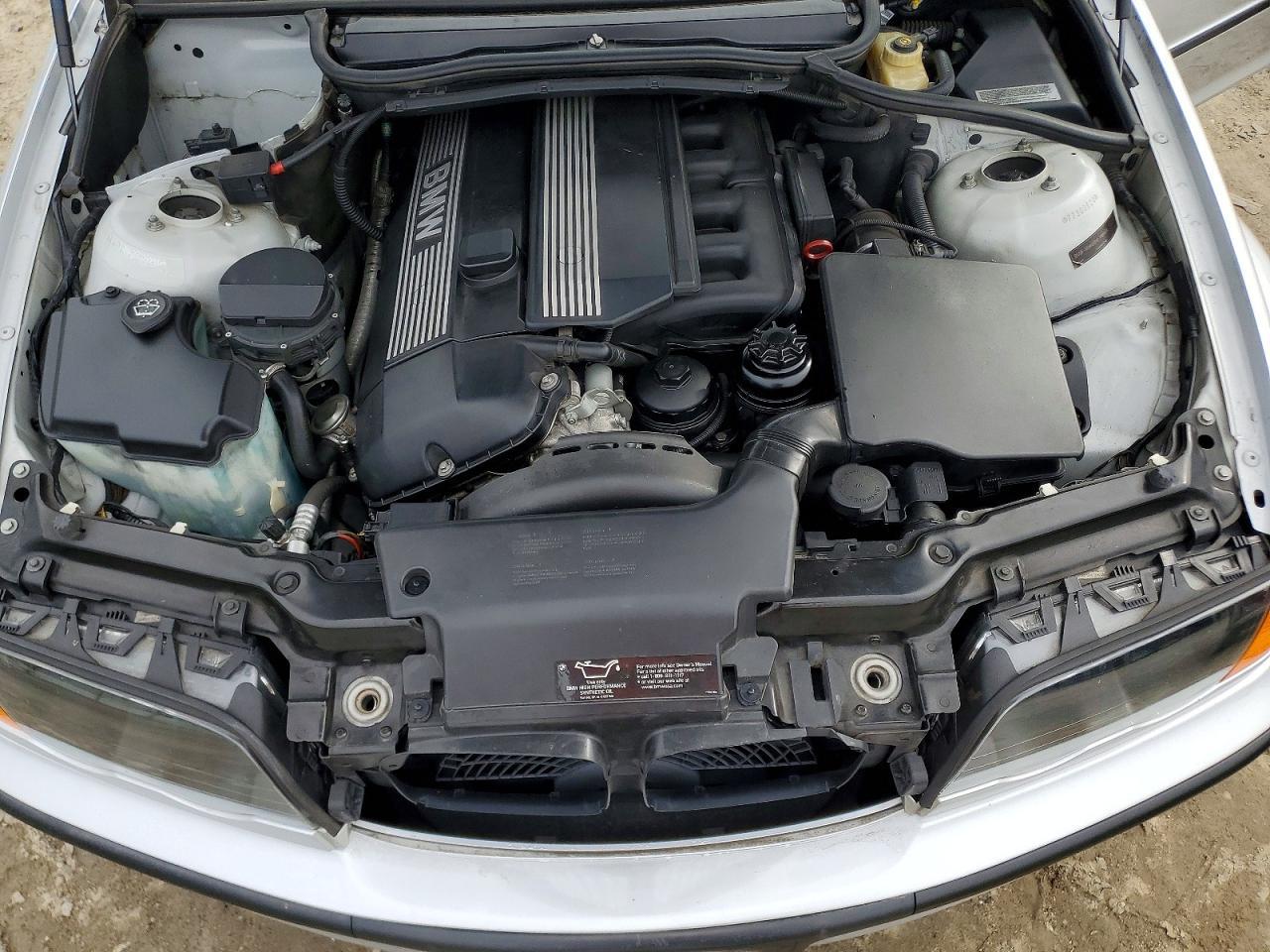 2001 BMW 325 i