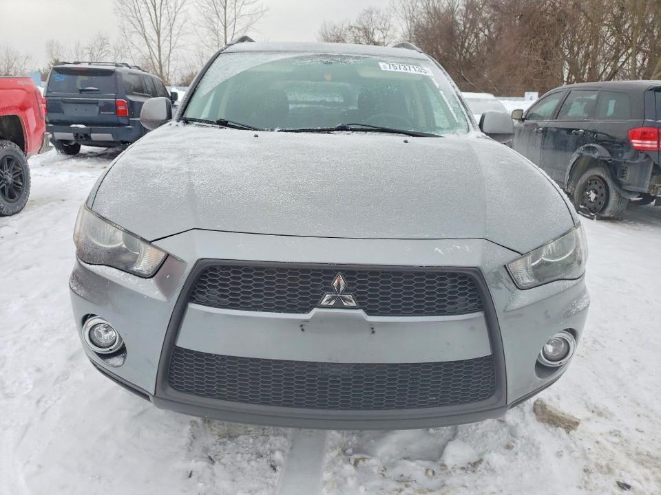 2013 Mitsubishi Outlander es