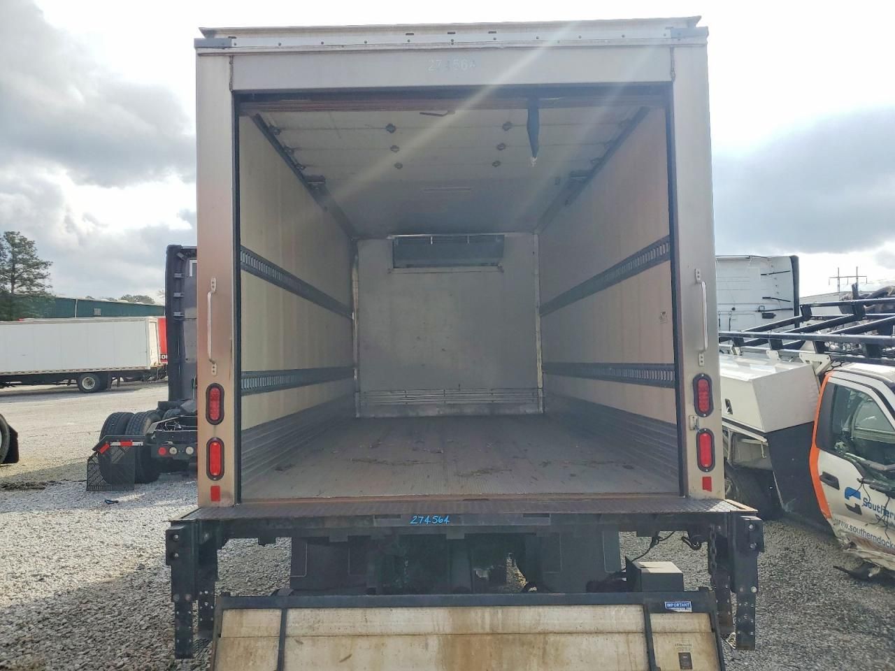 2019 Isuzu NRR Refrigerated BOX Truck