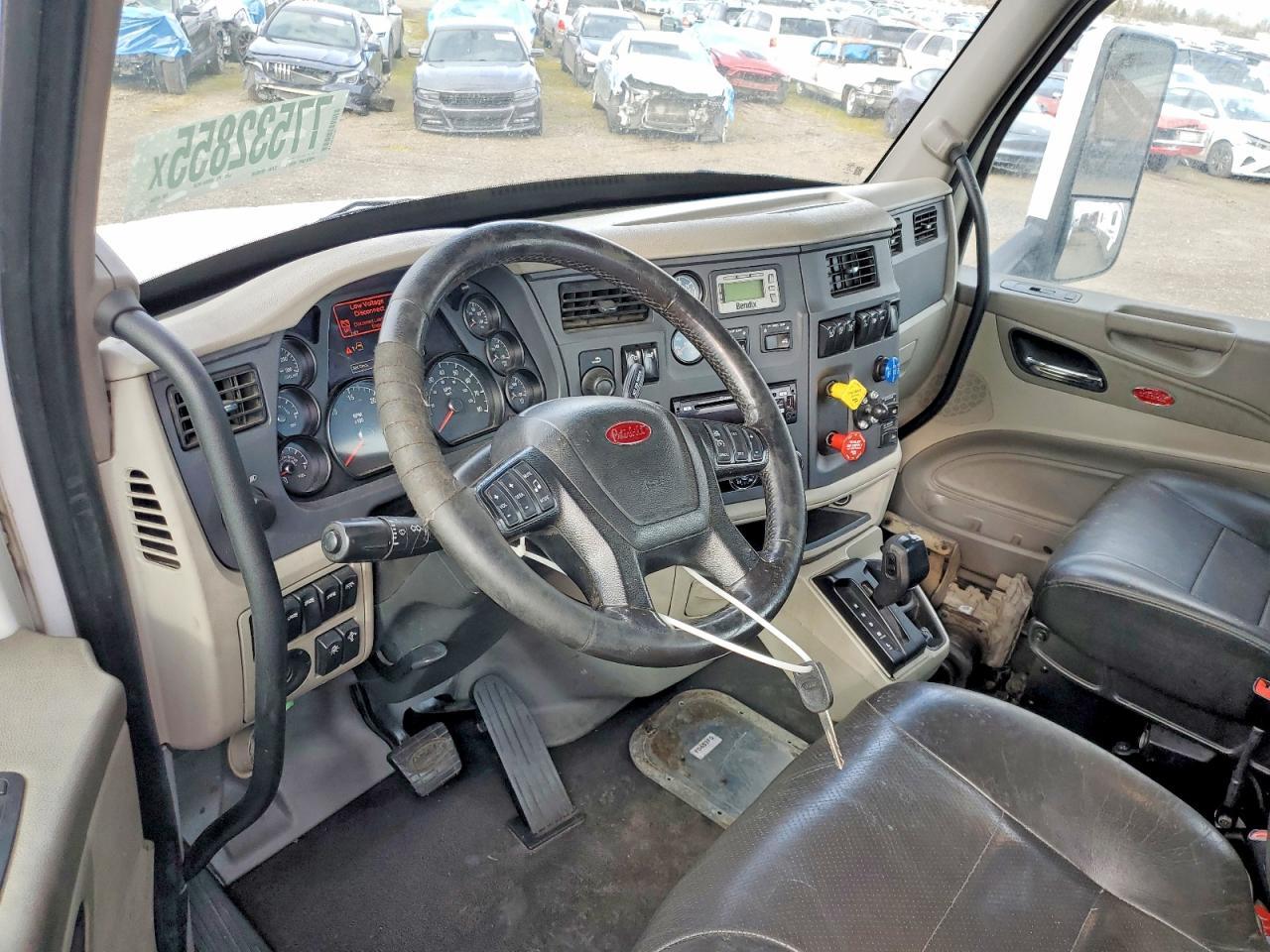 2018 Peterbilt 579 Semi Truck