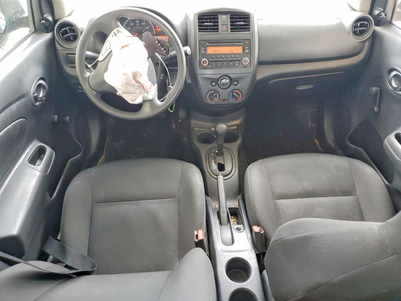 2015 Niss Versa s