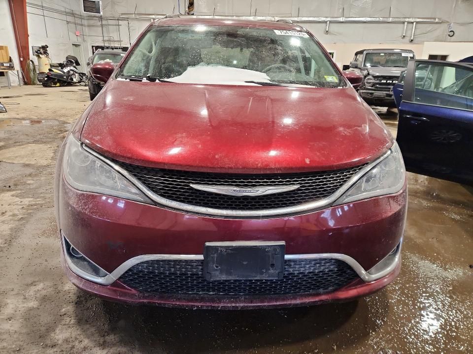 2017 Chrysler Pacifica Touring l