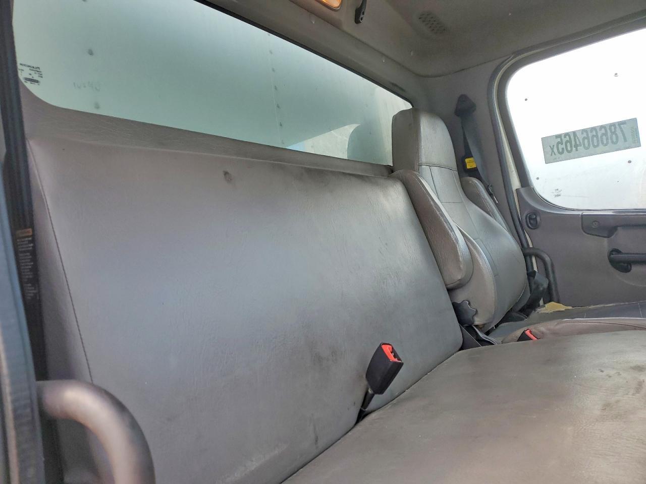 2019 Freightliner Business Class M2 BOX Truck