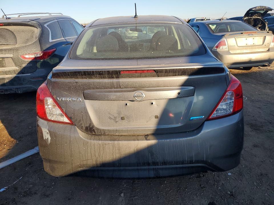 2016 Nissan Versa 1.6 s Plus