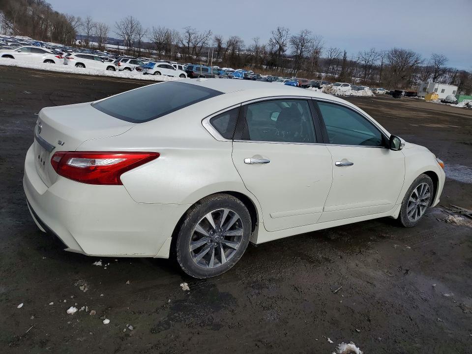 2016 Niss Altima 2.5 sv