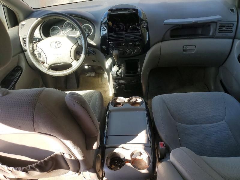 2004 Toyota Sienna le 7 Passenger