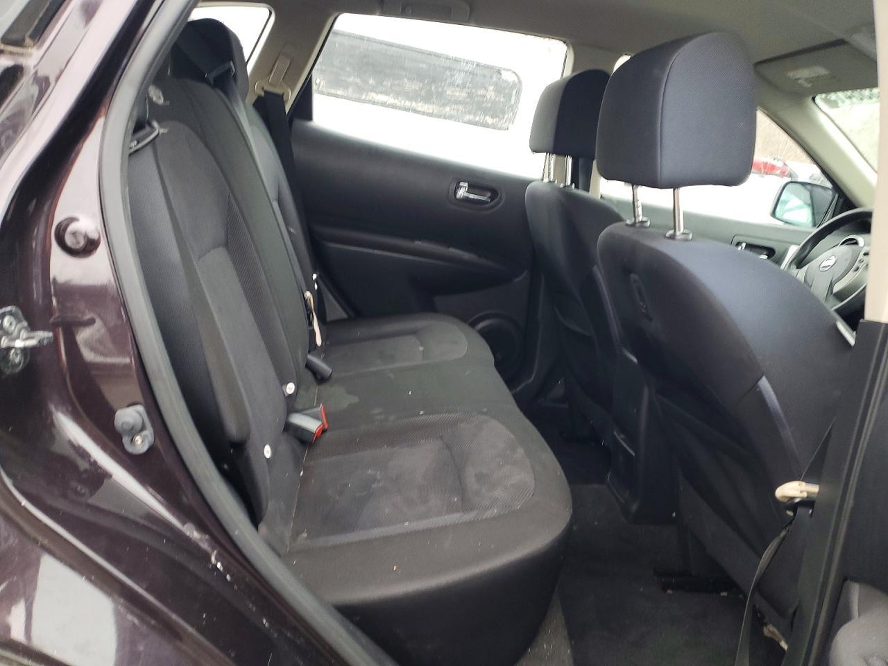 2013 Niss Rogue s awd