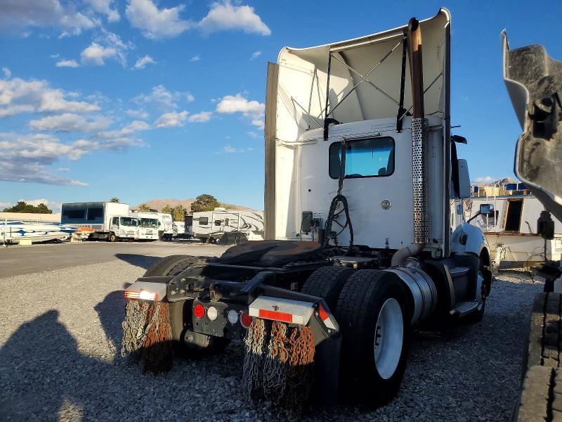 2016 Kenworth T680 Semi Truck