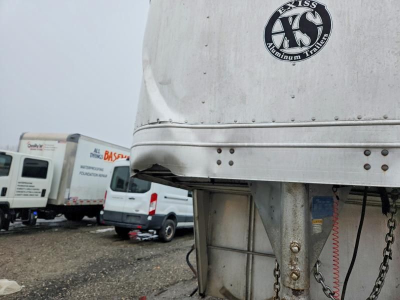 2000 Exxiss Livestock Trailer