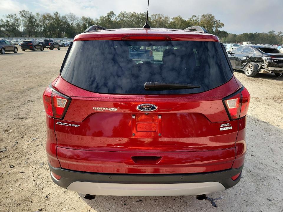 2019 Ford Escape sel
